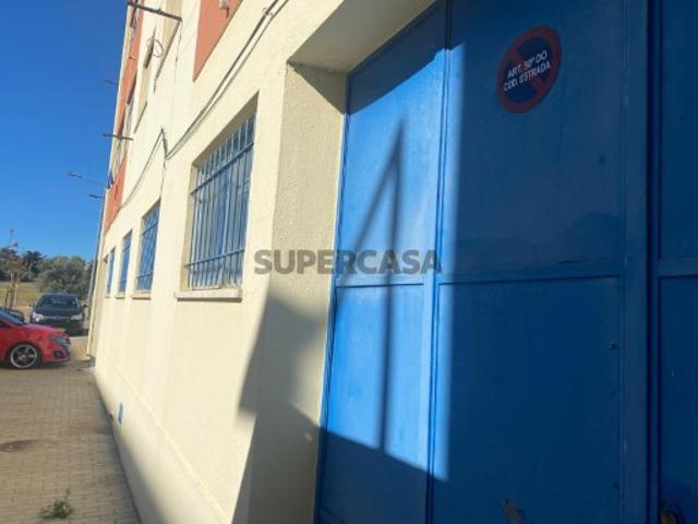 Armazém à venda 200m² | Montebelo Sul, Setúbal
