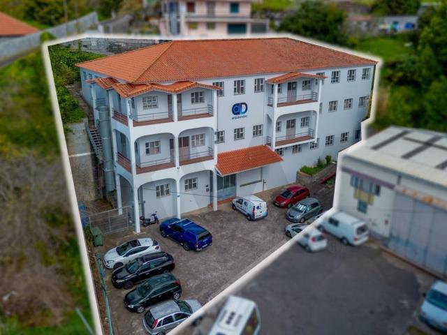 Armazém com 1.127 m² localizado na freguesia de São Gonçalo. 1179m² São Gonçalo