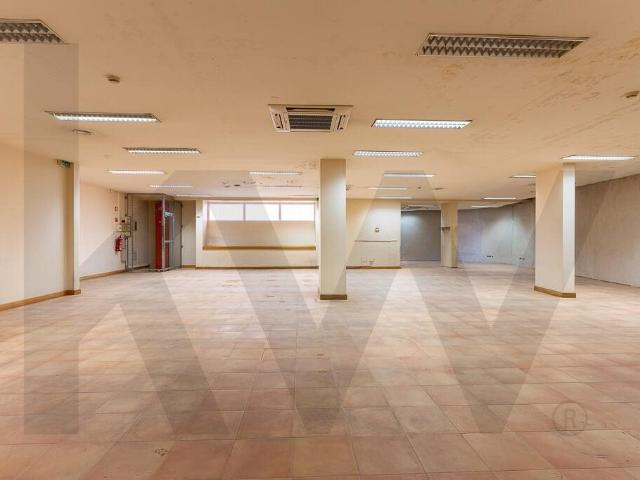 Armazém com Escritórios à Venda no Centro do Funchal – Local. 326m² Santa Luzia Funchal