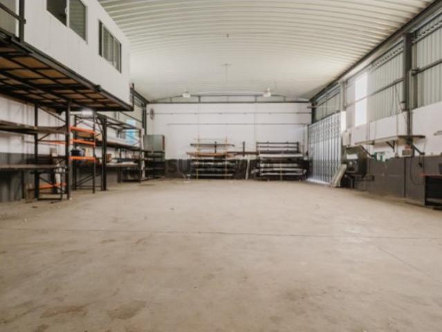 Armazém Industrial em Lourel Sintra | 11.040 m2 de Terreno |