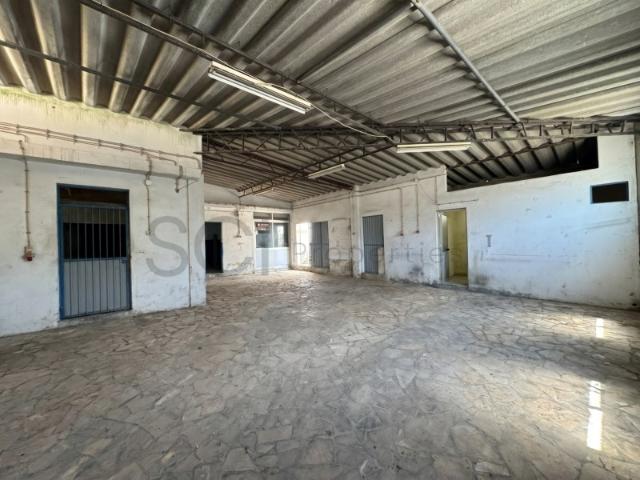 Armazém Industrial na Charneca de Caparica Lote de 320 m2