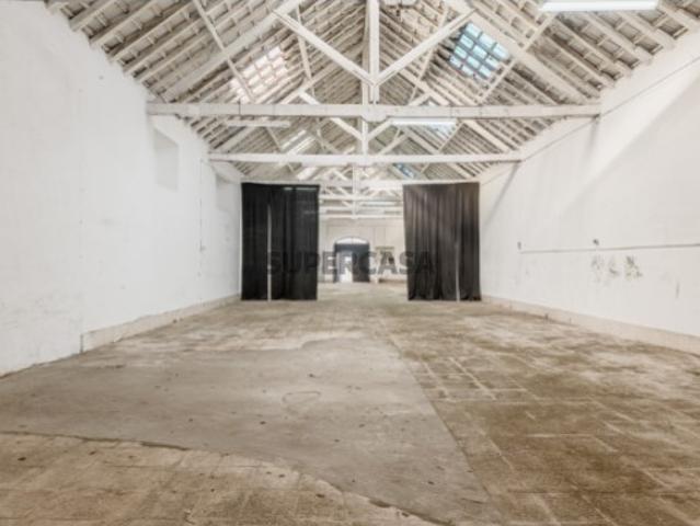 Armazém/Moradia, em Marvila, Lisboa