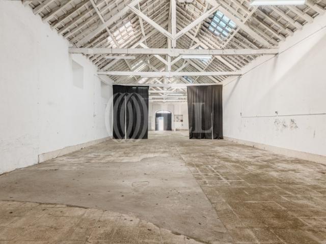 Armazém/Moradia, em Marvila, Lisboa