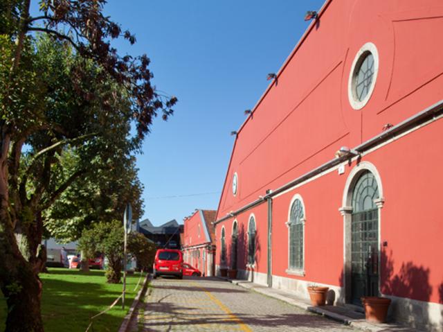 Armazéns/Escritórios de 1620m2 a 1.827 m2 e preços de 9.700€ a 17.000€