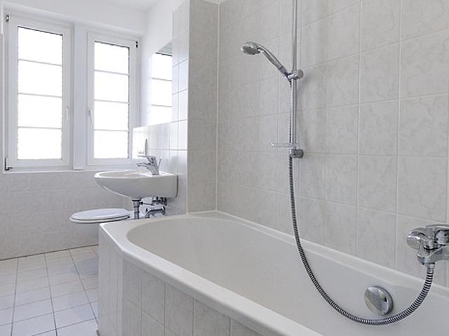Arminiusstr. 1, 3 L Frisch renovierte 3 Zimmer Wohnung mit Tageslichtbad