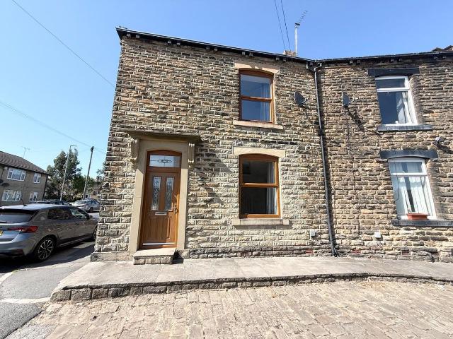 Armitage Square, Pudsey, West Yorkshire LS28, 2 bed end terrace house to rent, £1,100 pcm | PrimeLocation