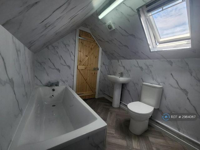 Armoury Terrace, Ebbw Vale, NP23 2 bed flat to rent £750 pcm £173 pw