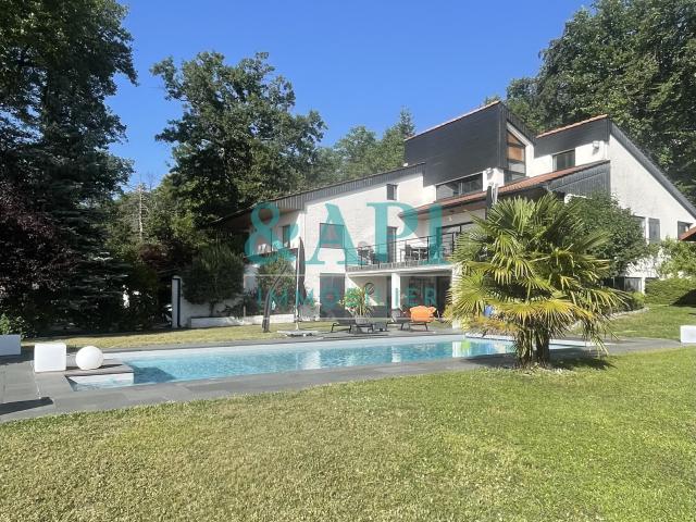 Armoy Villa d’architecte avec piscine, vue panoramique sur le Lac léman et terrain paysager