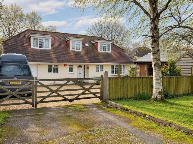 Armstrong Close, Brockenhurst SO42, 3 bed detached house to rent, £3,950 pcm | PrimeLocation