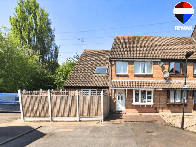 Armstrong Close, London E6 3 bed terraced house to rent £2,350 pcm £542 pw