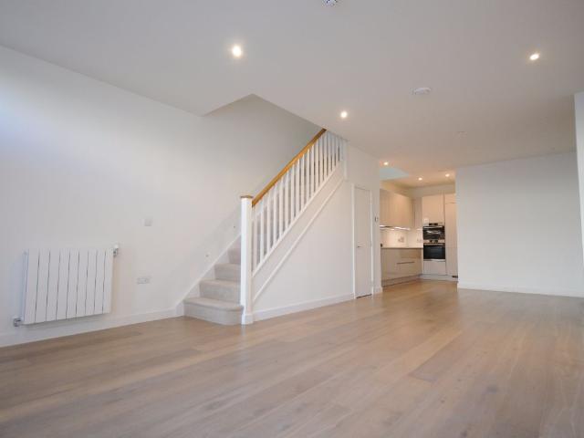 Armstrong Close, London SE3, 4 bed terraced house to rent, £3,300 pcm | PrimeLocation