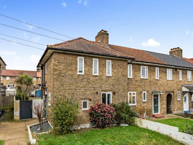 Arnulf Street, London, SE6 3 bed house to rent £2,400 pcm £554 pw