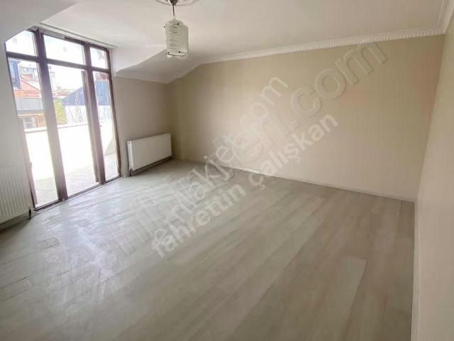 Arnavutköy Mustafa Kemal Paşada Kiralık 2+1 Çatı Katı Daire