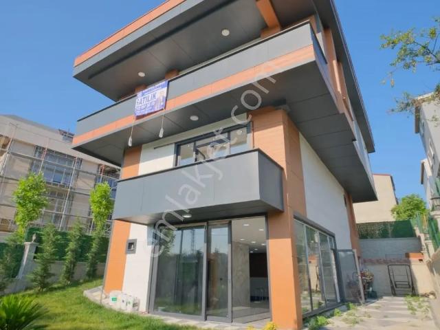 Arnavutköy Mareşal Fevzi Çakmak'ta Satılık Ultra Lüks 6+2 Villa