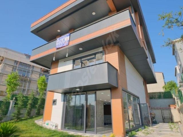 ARNAVUTKÖY MAREŞAL FEVZİ ÇAKMAK'TA SATILIK ULTRA LÜKS 6+2 VİLLA