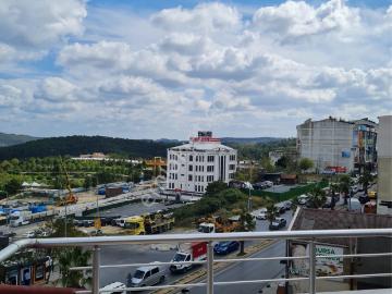 Arnavutköy Merkez Cadede Metro Yanında 3+1