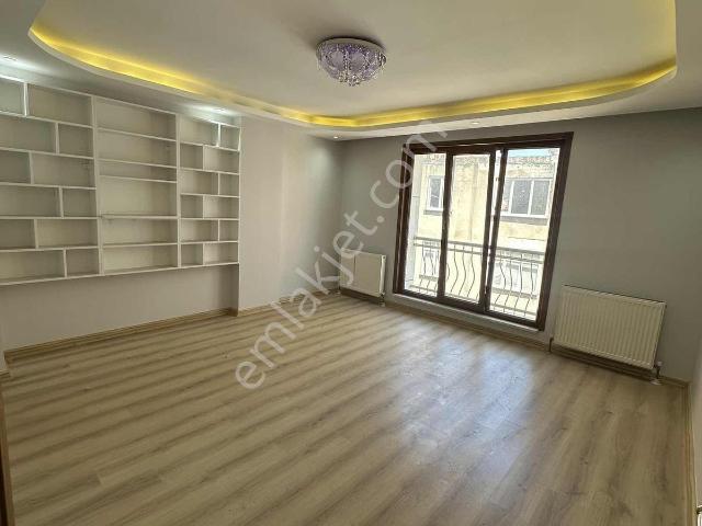 Arnavutköy Merkez Kiralık 3+1 Lüks 100 M2