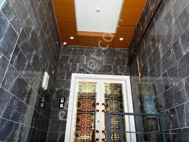 Arnavutköy Merkezde Satılık 5+2 Çatı Kat Dubleks Daire