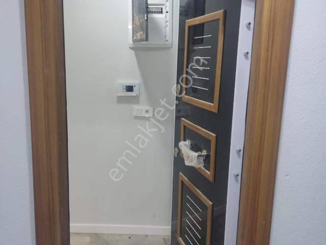 Arnavutköy Merkezde Sitede Satılık 2+1 Ara Kat Daire