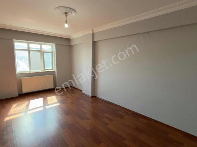 Arnavutköy Merkezin İçinde 2+1 Kiralık Daire