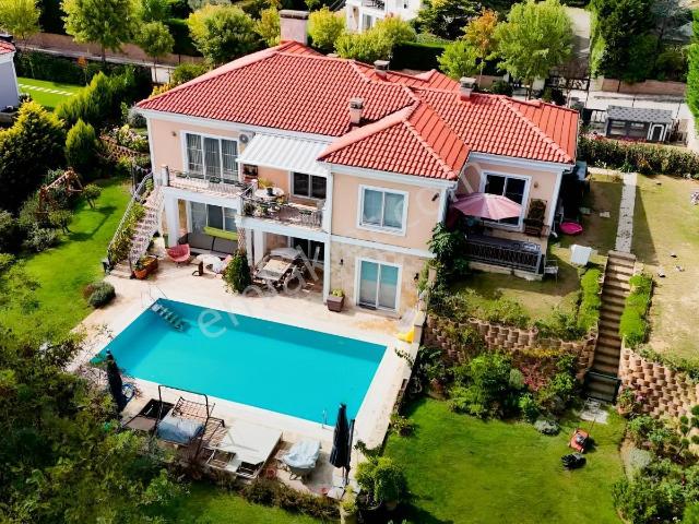 Arnavutköy Neo Gölpark İstanbul Satılık Havuzlu Villa