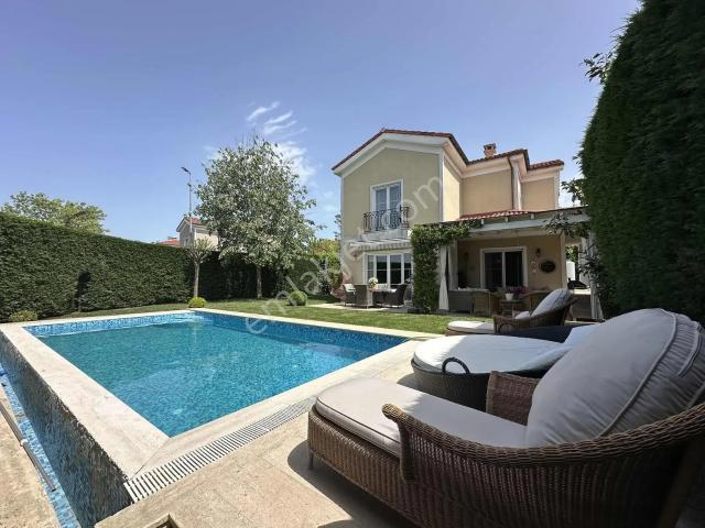 Arnavutköy,neogölpark İstanbul Satılık Havuzlu Kış Bahçeli Villa