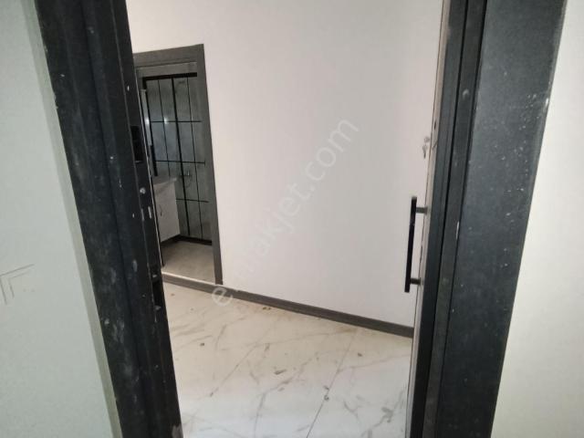 Arnavutköy Boğazköy Yunus Emre'de Cadde Üzeri Satılık 4+2 Çatı Kat Dubleks Daire