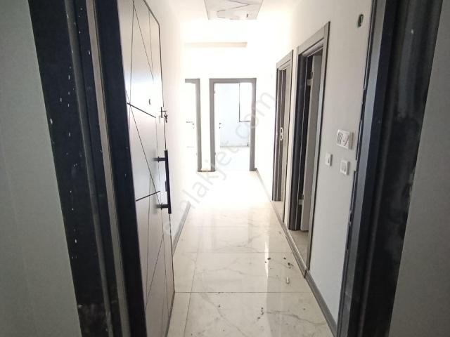 Arnavutköy Boğazköy Yunus Emre'de Cadde Üzeri Satılık 5+2 Çatı Kat Dubleks Daire