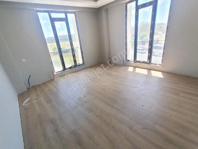 Arnavutköy Bolluca Mahallesi'nde Satılık 2+1 90 Metre Site İçerisinde Daire