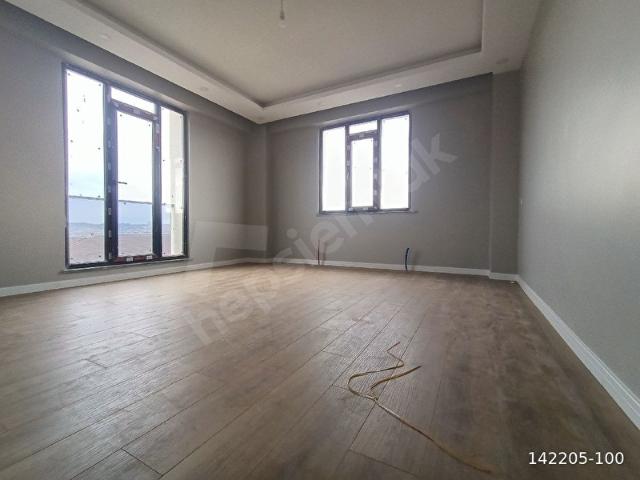 Arnavutköy Bolluca Mahallesi'nde satılık 2+1 90 metre site içerisinde sıfır daireler