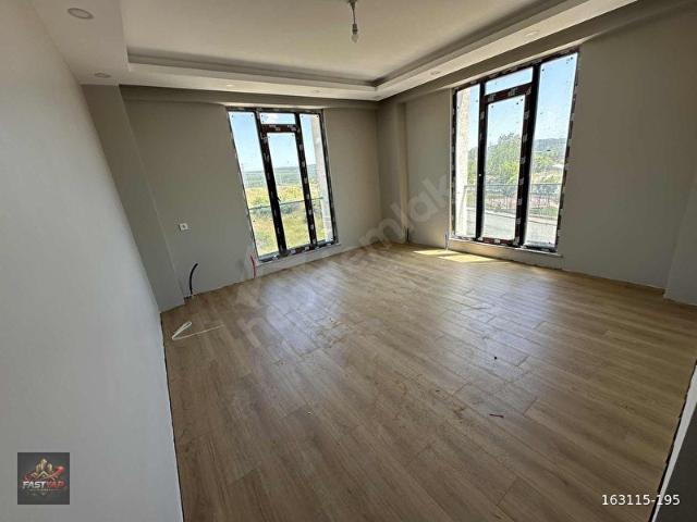 Arnavutköy Boluca merkez mah site içinde satılık 2+1 daire