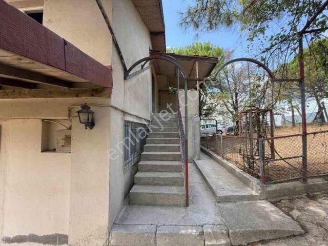 Arnavutköy’de 1050 M² Arsa Üzerinde 5+1 Eşyalı, 4 Cepheli Müstakil Villa | Boş & Tapulu