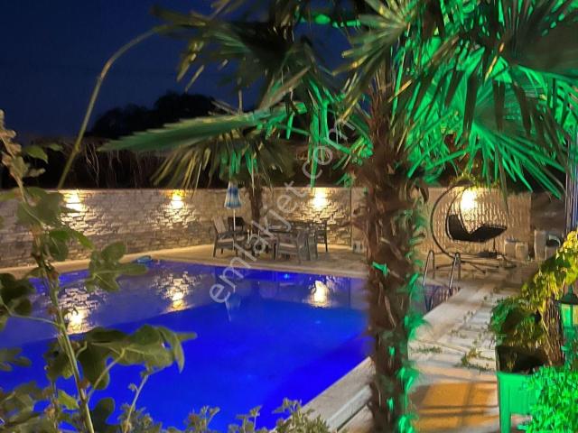 Arnavutköy Hacımaşlıda 5+2 Havuzlu Lüks Villa