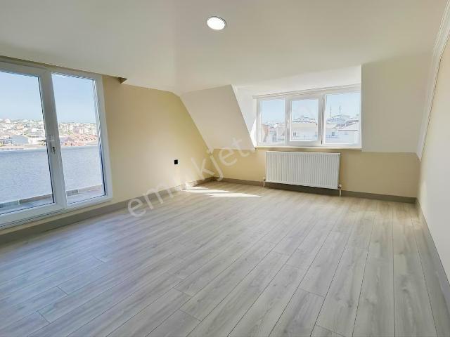 Arnavutköy Haraççı Göçmenkent 3+1 Çatı Katı Satılık Daire