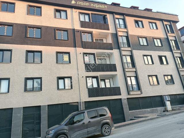 Arnavutköy Haraççı Göçmenkent Mahallesi'nde Satılık 2+1 80 Metre Ara Kat Daire
