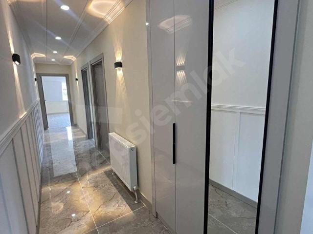 ARNAVUTKÖY İSLAMBEY MAH MERKEZİ KONUM 2. KAT 2+1 SIFIR LÜX DAİRE