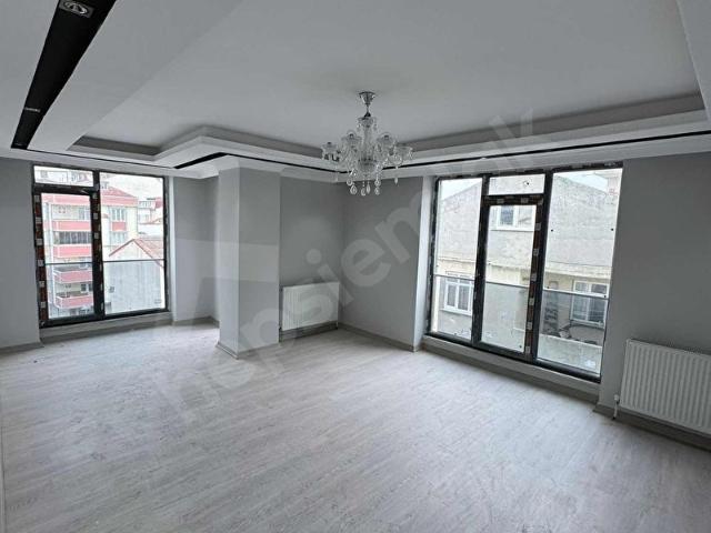 ARNAVUTKÖY HOCA AHMET YESEVİ CADDE ÜZERİNDE SATILIK 1 KAT 90M2
