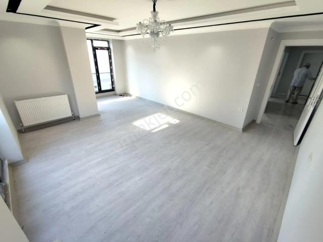 Arnavutköy Hoca Ahmet Yesevi Cadde Üzerinde Satılık 2.kat 90m2