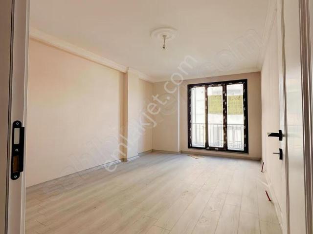 Arnavutköy İslambey Mahallesinde 2+1 Kullanışlı Kiralık Daire