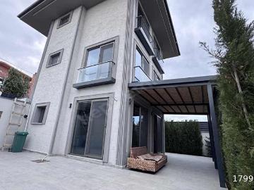 ARNAVUTKÖY KARABURUNDA MÜSTAKİL MODERN GENİŞ MANZARALI 3 + 1 VİLLA