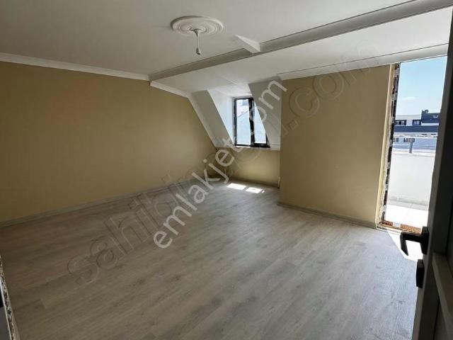 Arnavutköy Karlıbayır'da Satılık 2+1 Yeni Sistem Çatı Kat Daire