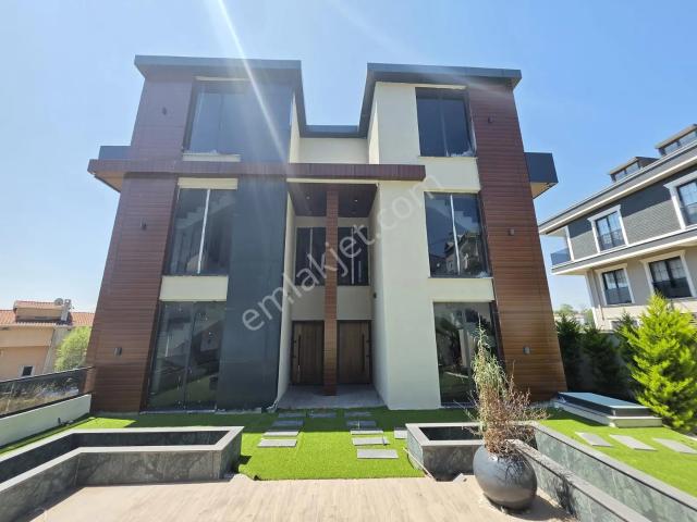 Arnavutköy Taşolukta Satılık Ultra Lüks 6+1 Villa