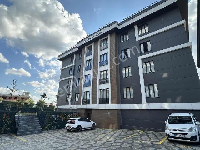 Arnavutköy Taşoluk'ta Site İçersinde Kiralık 2+1 Ara Kat