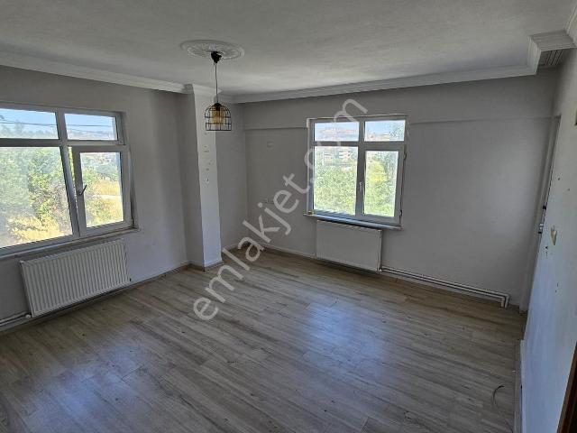 Arnavutköy Taşoluk Mehmet Akif Mahallesinde Kiralık 2+1 Daire