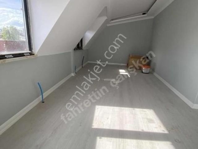 Arnavutköy Yunus Emrede Satılık 2+1 Çatı Katı Daire Bağımsız