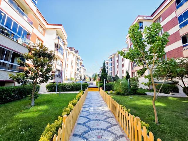 Arnavutköy Yeni Yaşam Konutları'nda Satılık Ara Kat 2+1 Daire