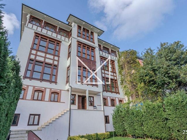 ARNAVUTKÖY'DE EŞSİZ BOĞAZ MANZARALI 5 KATLI SATILIK KÖŞK