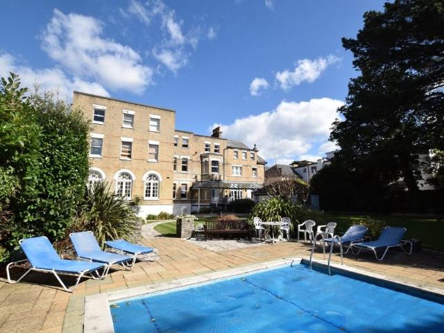 Arncott Hall, Poole Road, Bournemouth Studio to rent £850 pcm £196 pw