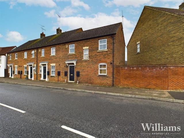 Arncott Way, Aylesbury, HP19 2 bed terraced house to rent £1,400 pcm £323 pw