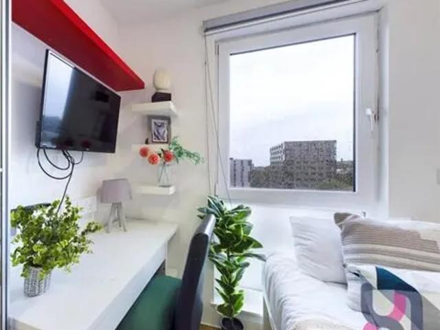 Arndale House, Birkenhead, Merseyside, L3 | 5 bed apartment for rent #161480701 | Rentberry